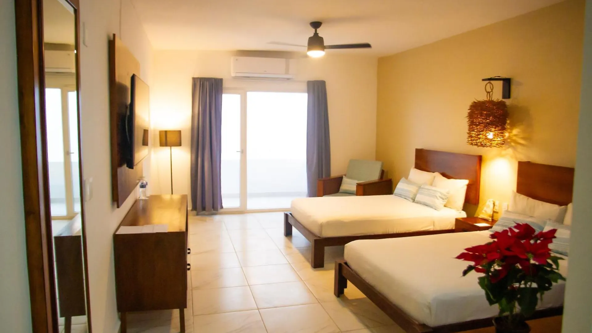 **** מלון The Mint Resort איסלה מוחרס מקסיקו